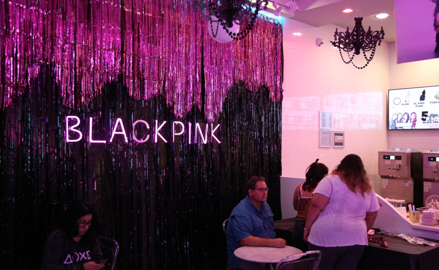 North Texas Blinks hit up Blackpink pop-up cafe for 'Ice Cream